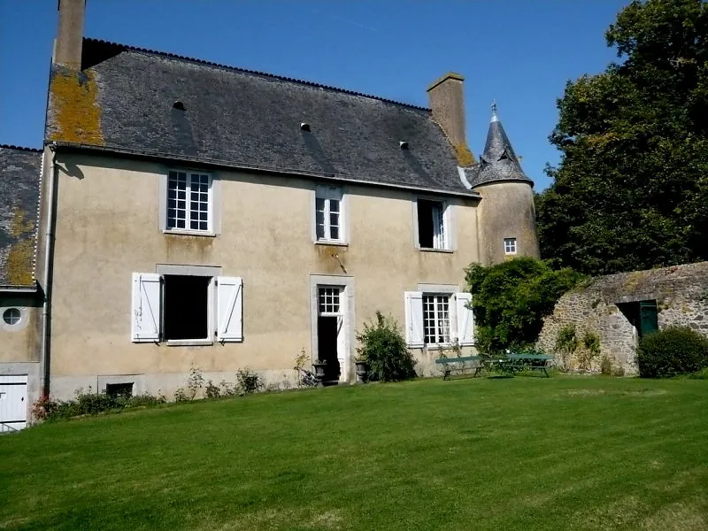 Manoir du Prieuré, Manoir à Bazougers en Mayenne