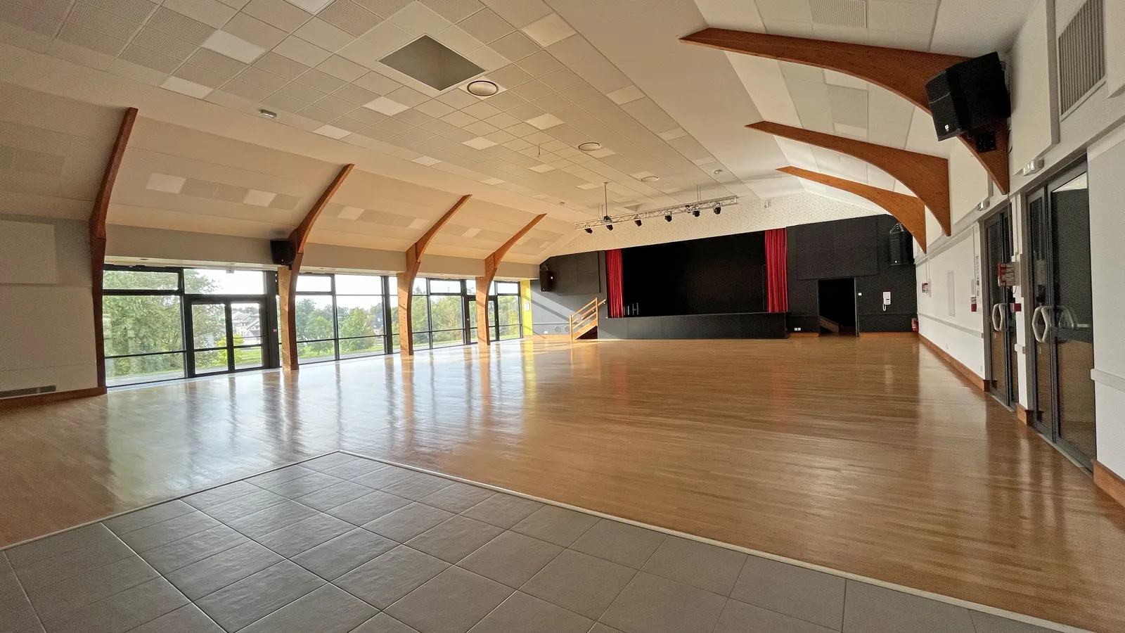 Les Naïades – salle socio-culturelle, Salle à Neau, mariage en Mayenne (photo 4)